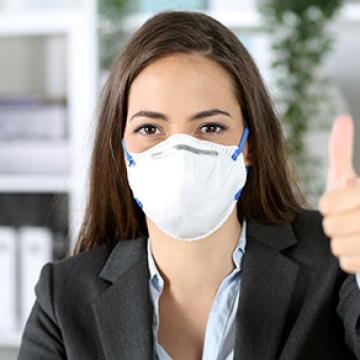 woman with mask thumbs up